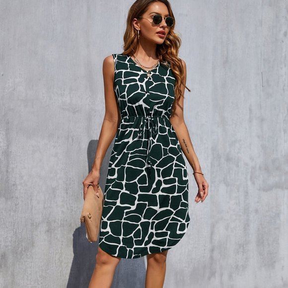 New Geo Print Curved Hem Knot Front Dress Dark Green - Picture 1 of 6